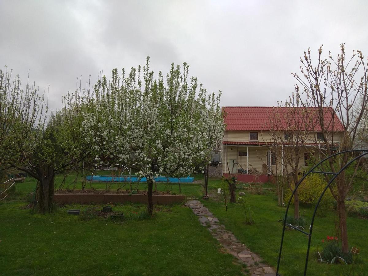 Garden House Acomodação com café da manhã Almaty Exterior foto