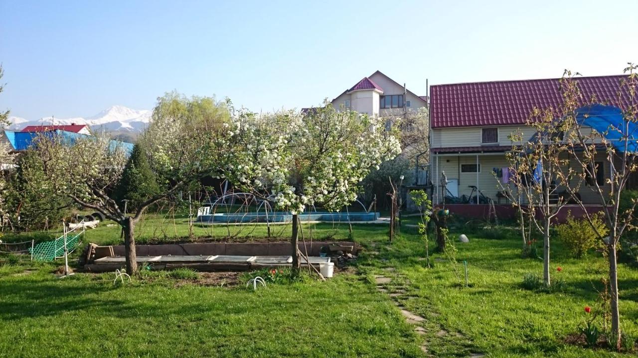Garden House Acomodação com café da manhã Almaty Exterior foto